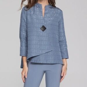 Never worn - gorgeous blue!